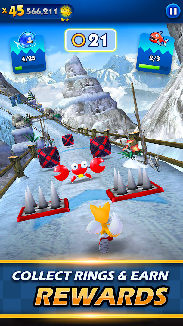 Sonic Dash Run screenshot of Sonic racing through Beach Zone with sandy terrain.