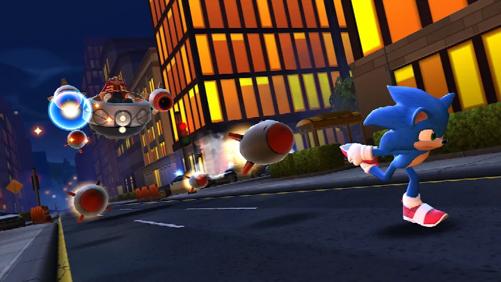 Sonic Dash Run screenshot showing the Bloodmoon Werehog character from the latest update.